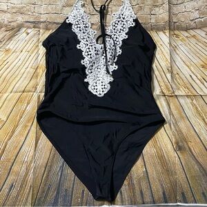 Blooming Jelly Black White Lace Crochet V Neck Halter Padded Bra Swimsuit